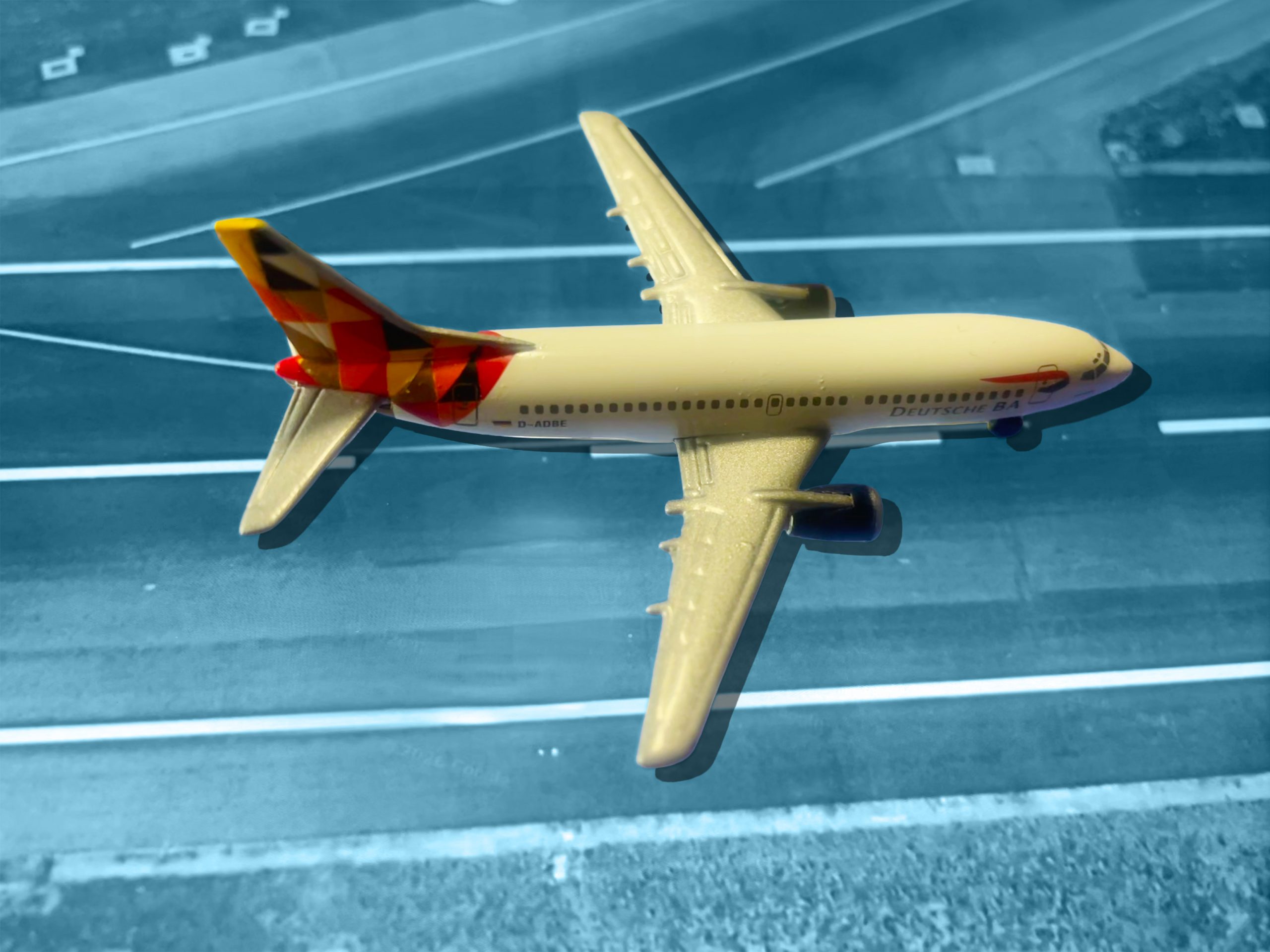 Maiden Flight of the  Boing 737 (1967)