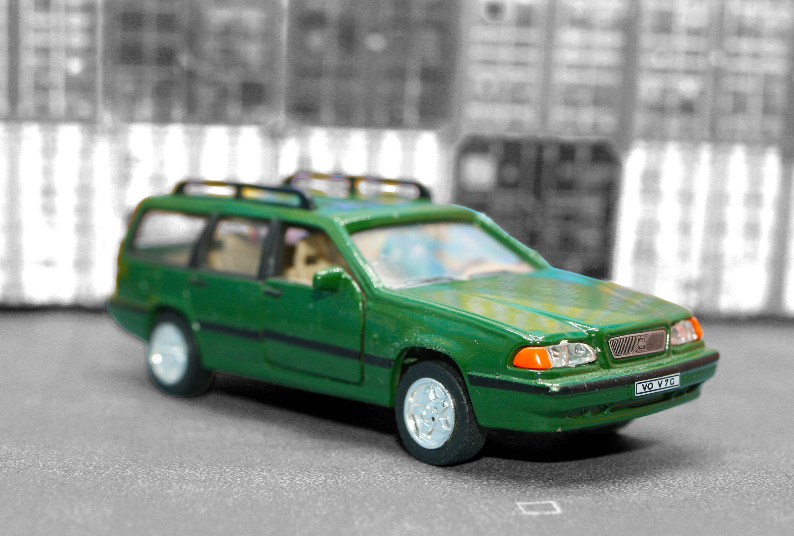Ford purchases Volvo (1999)